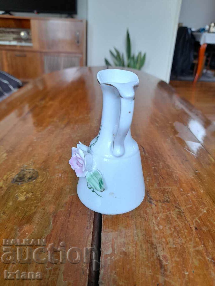 Delivery of An old porcelain jug, a jug