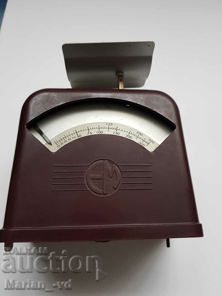 Auction  Old bakelite scale