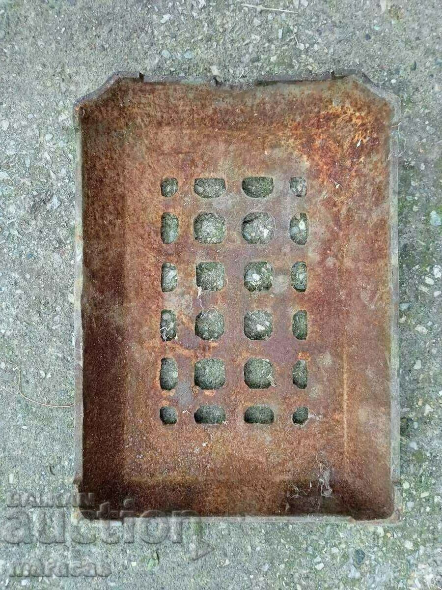 Cast iron lid from an old stove with price 10.00 BGN | € 5.11 Cast iron lid from an old stove with price 10.00 BGN | € 5.11