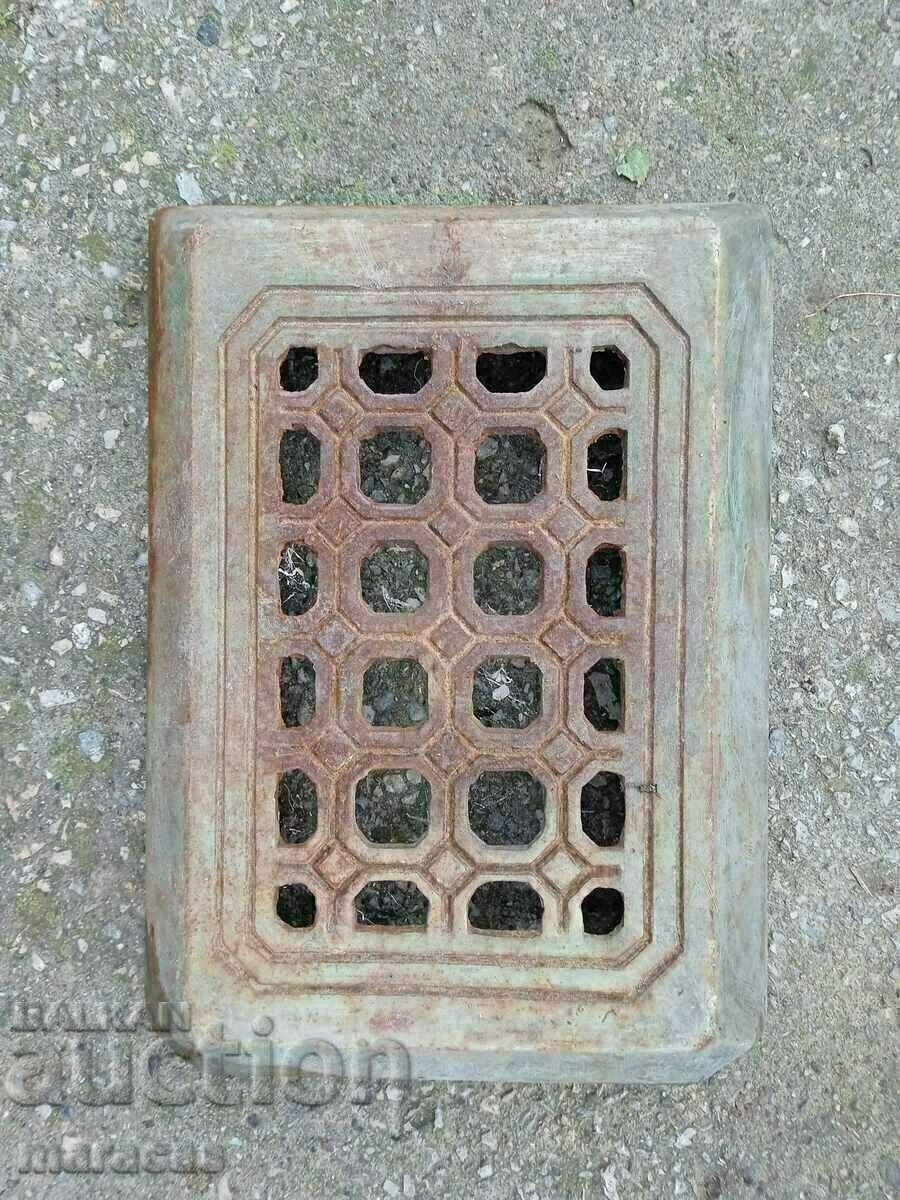 Licitație Capac din fontă de la o sobă veche