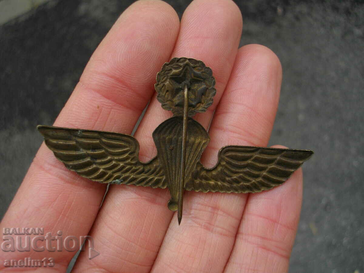 Delivery of PARACHUTE BADGE Delivery of PARACHUTE BADGE