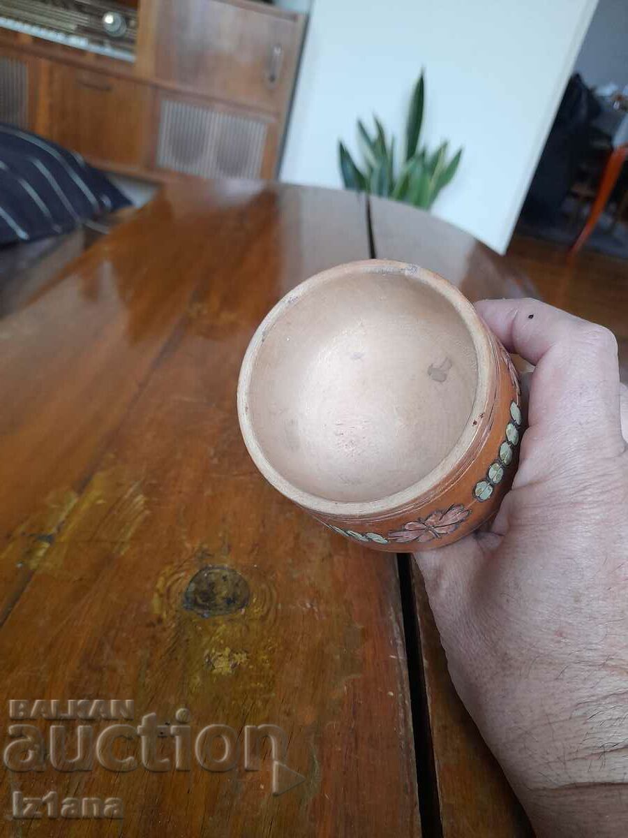 Auction An old wooden cup Auction An old wooden cup