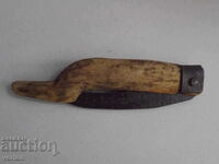 Много стар сгъваем нож – етно, битово, украса.