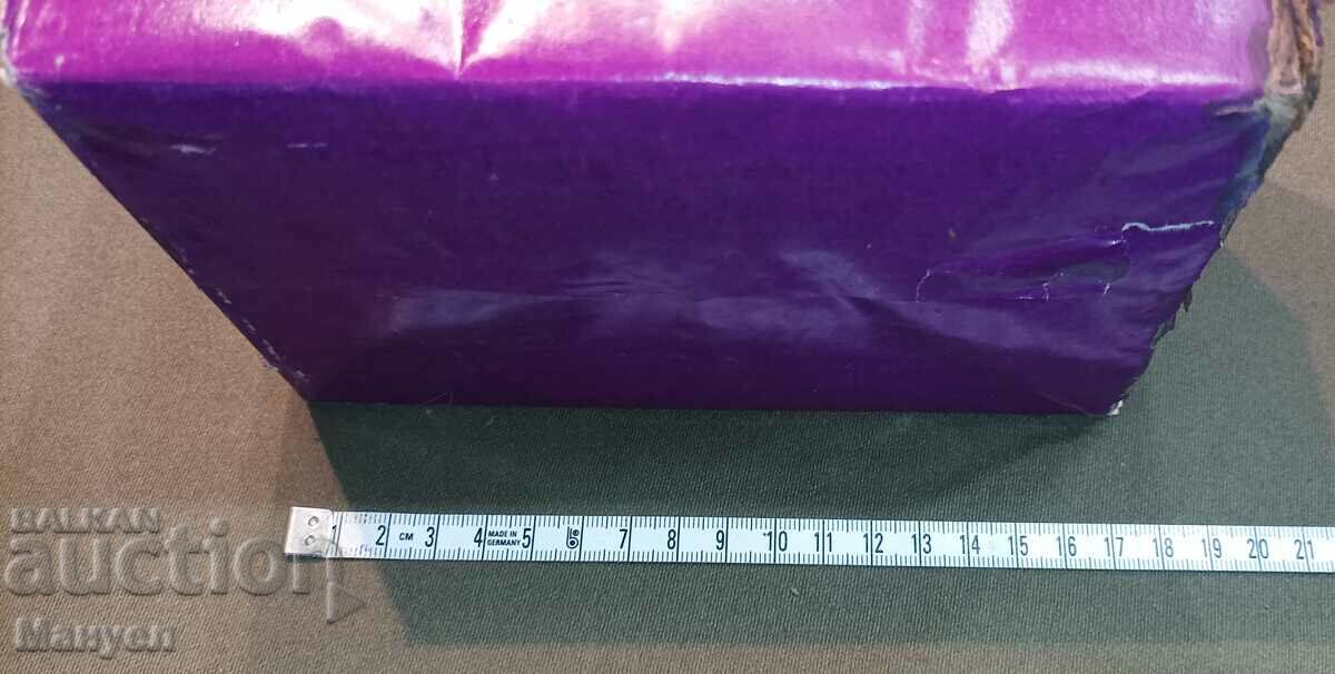 Auction Old Aniline dye for textiles. Auction Old Aniline dye for textiles.