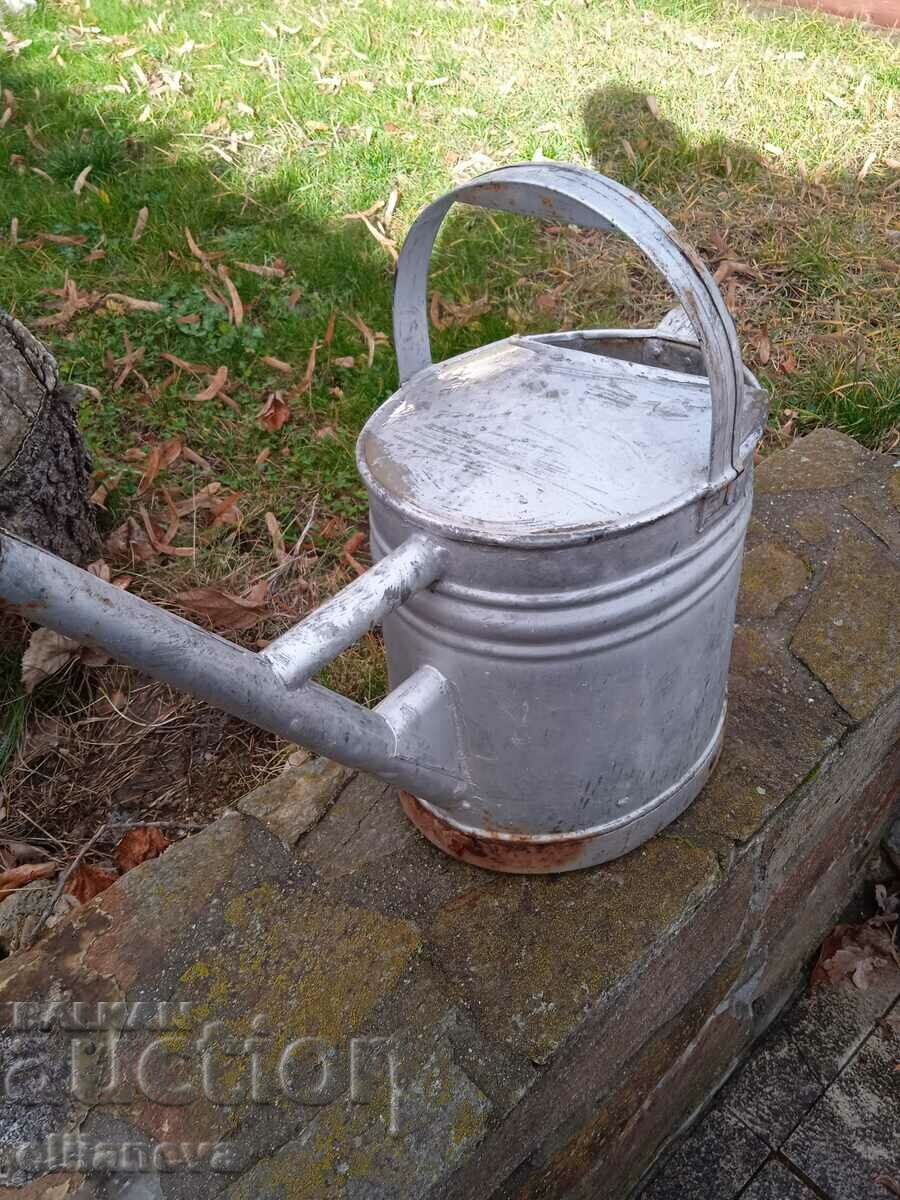 Auction Retro watering can Auction Retro watering can