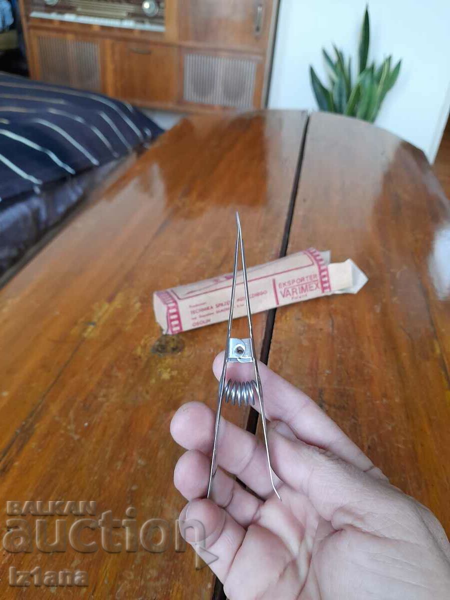 Delivery of Old photographic pinch Delivery of Old photographic pinch