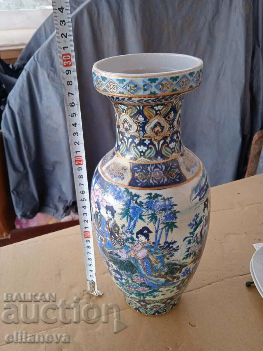 Chinese vase with price 60.00 BGN | € 30.68 Chinese vase with price 60.00 BGN | € 30.68