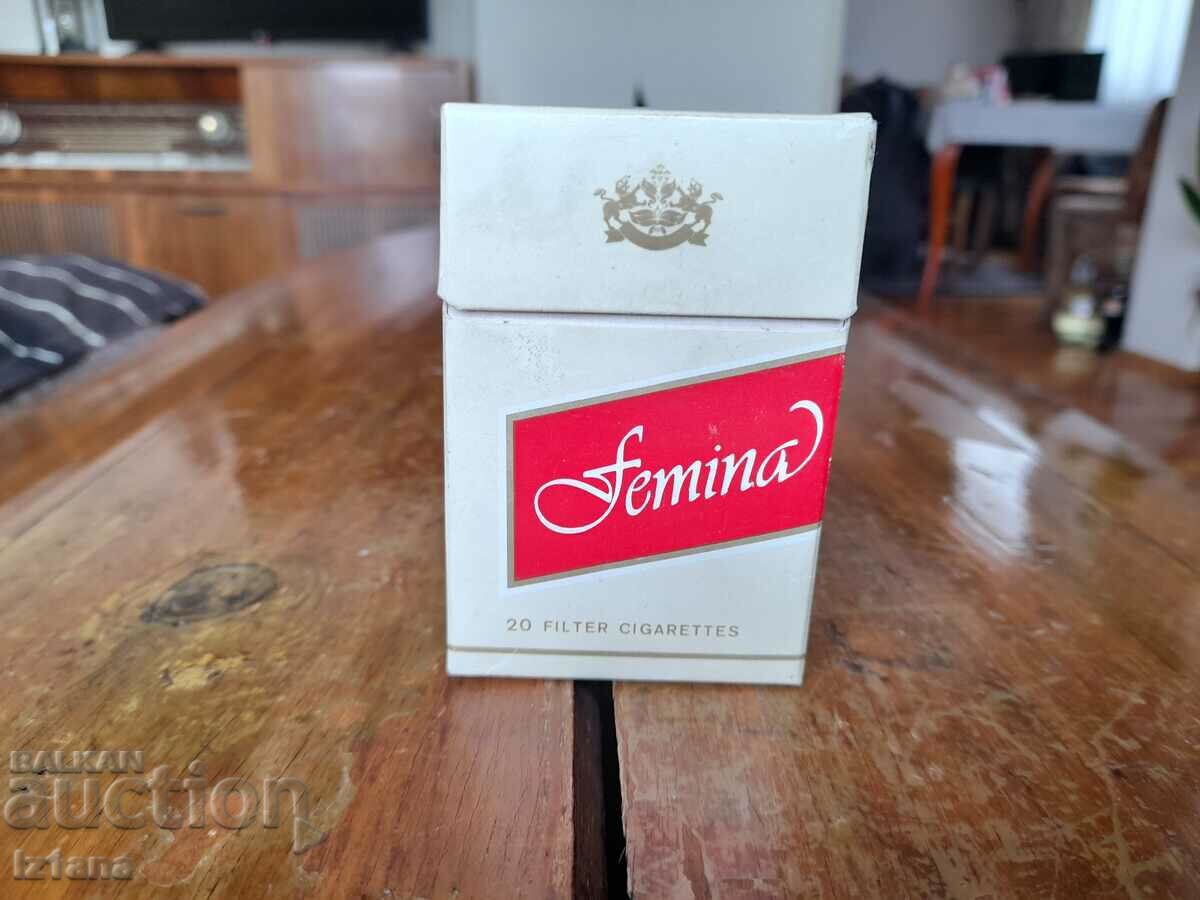 Cutie veche de țigări Femina, Femina