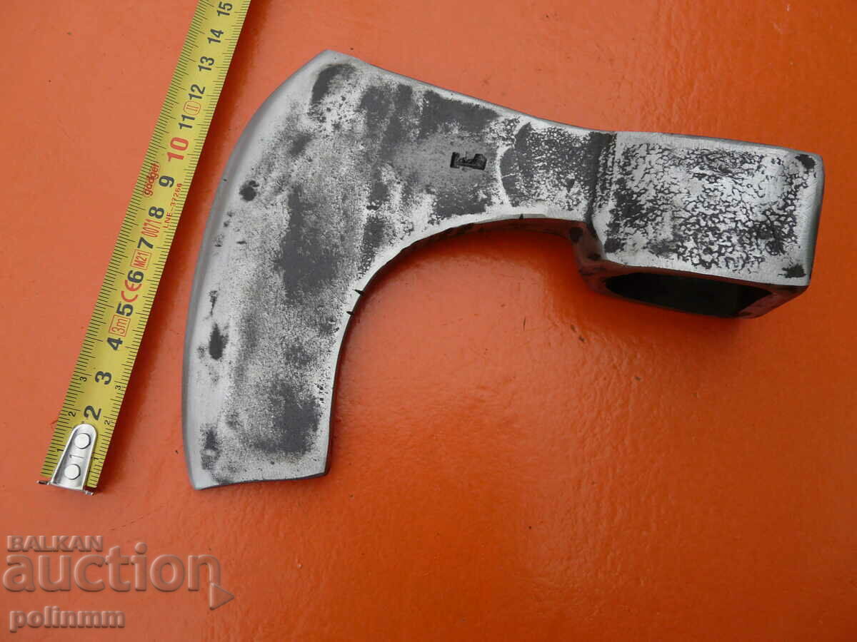 Auction Old pioneer ax - 207 Auction Old pioneer ax - 207