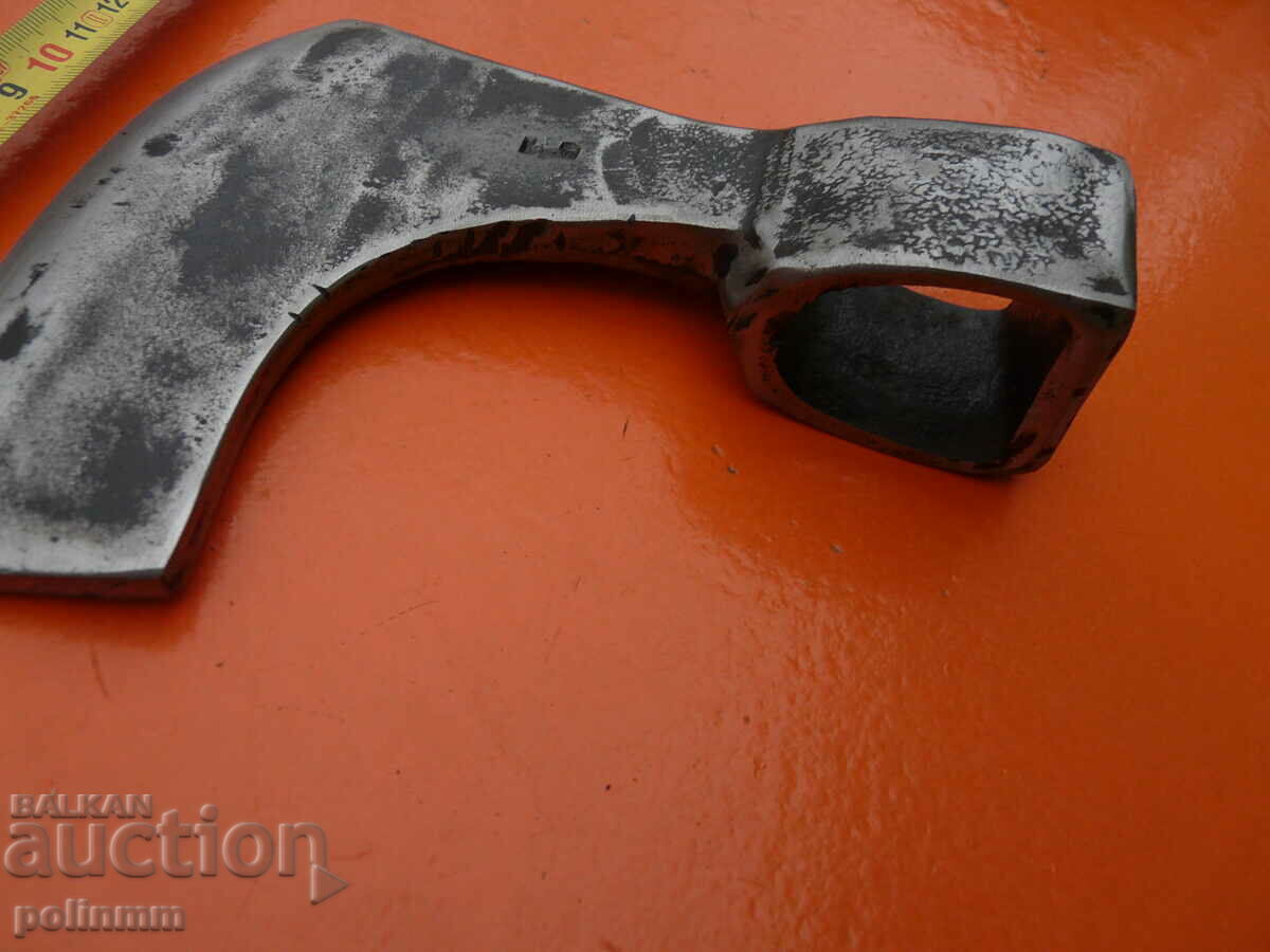 Old pioneer ax - 207 - 5 Old pioneer ax - 207 - 5