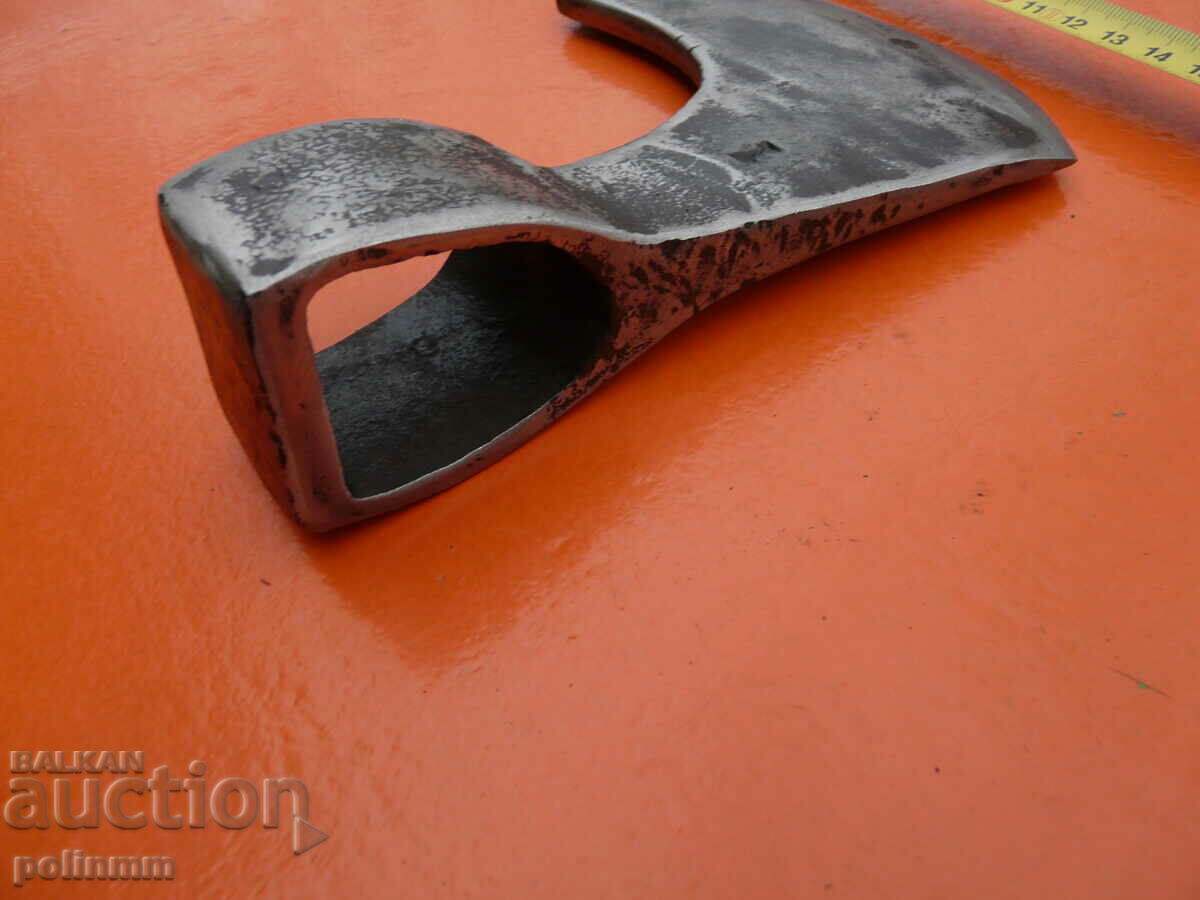 Old pioneer ax - 207 - 6 Old pioneer ax - 207 - 6