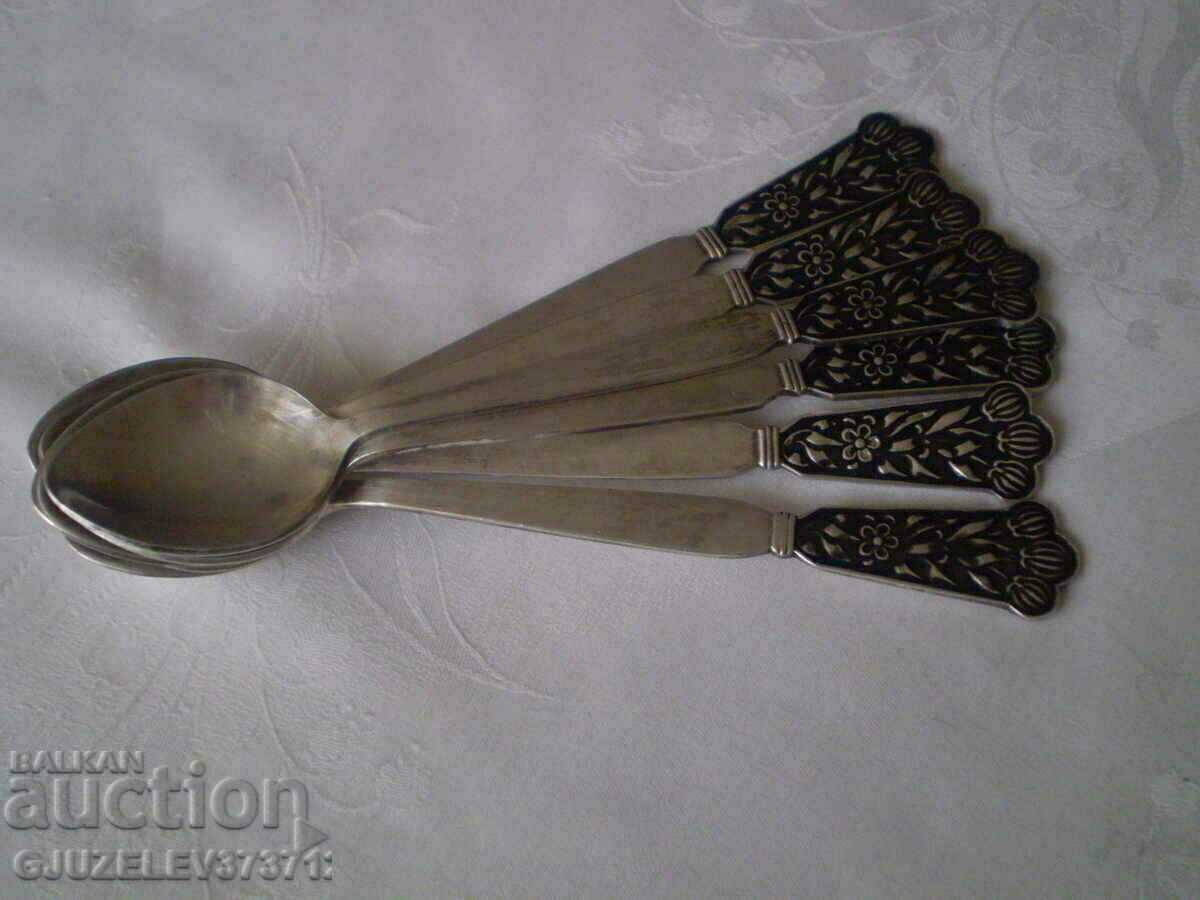 Delivery of 6 Melchior tea spoons in a box