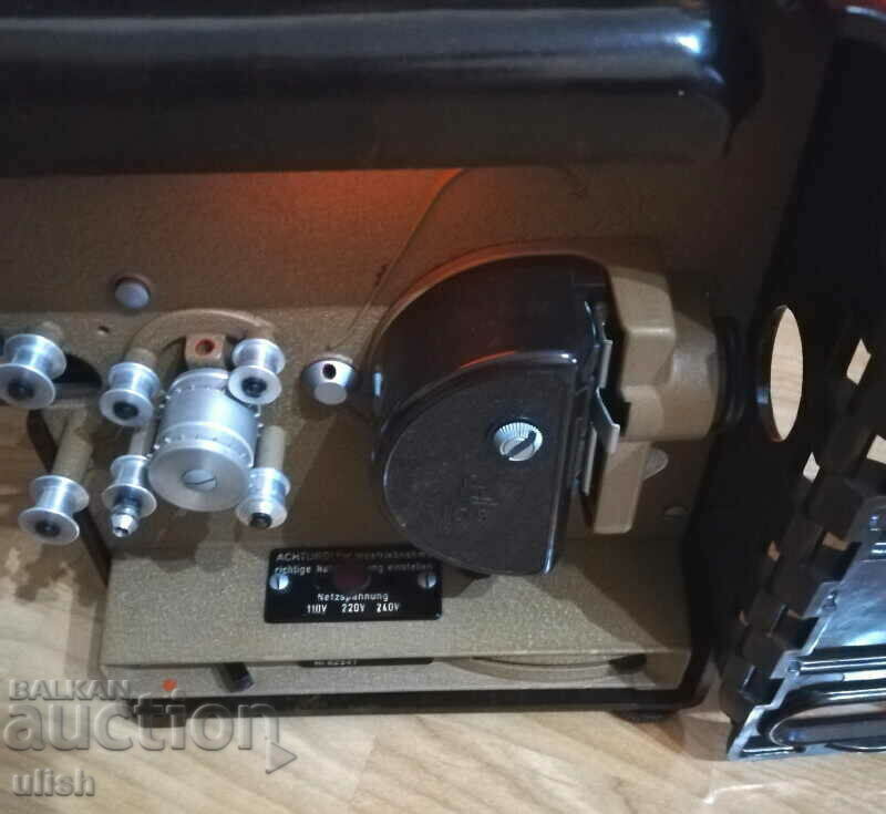 Δημοπρασία Κινηματογράφος Pentacon P8 Συσκευή προβολής κινηματογράφου 8mm βακελίτης Δημοπρασία Κινηματογράφος Pentacon P8 Συσκευή προβολής κινηματογράφου 8mm βακελίτης