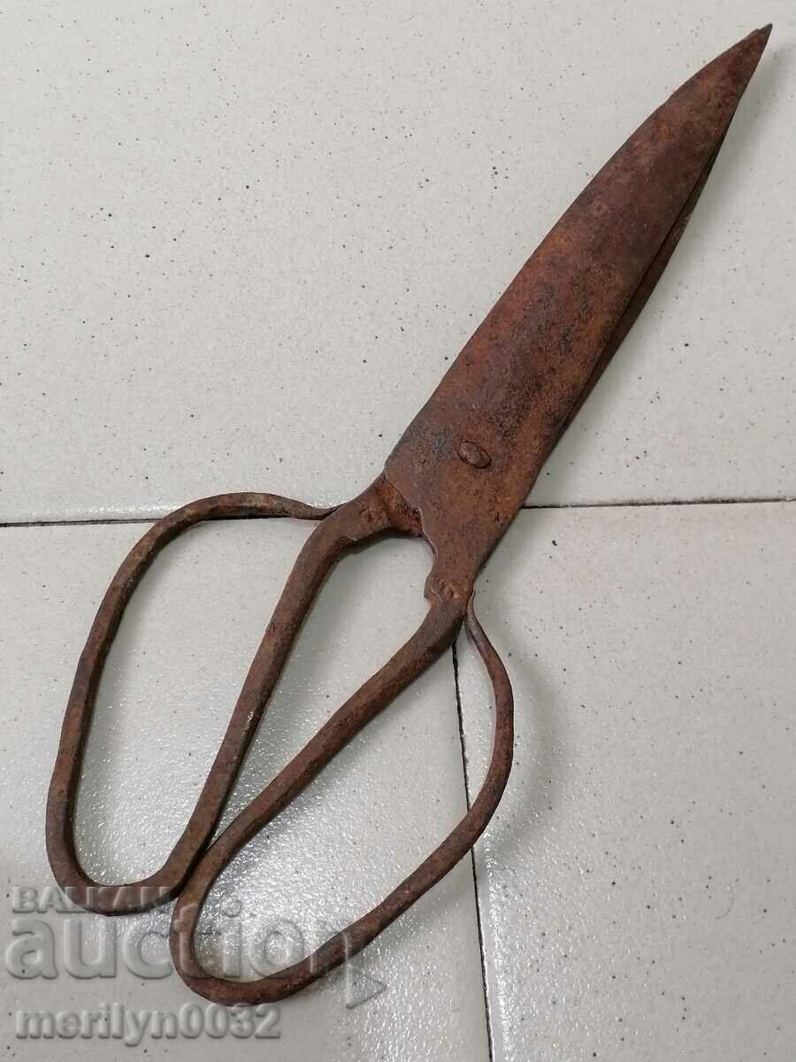 Vintage wrought iron scissors - 5 Vintage wrought iron scissors - 5