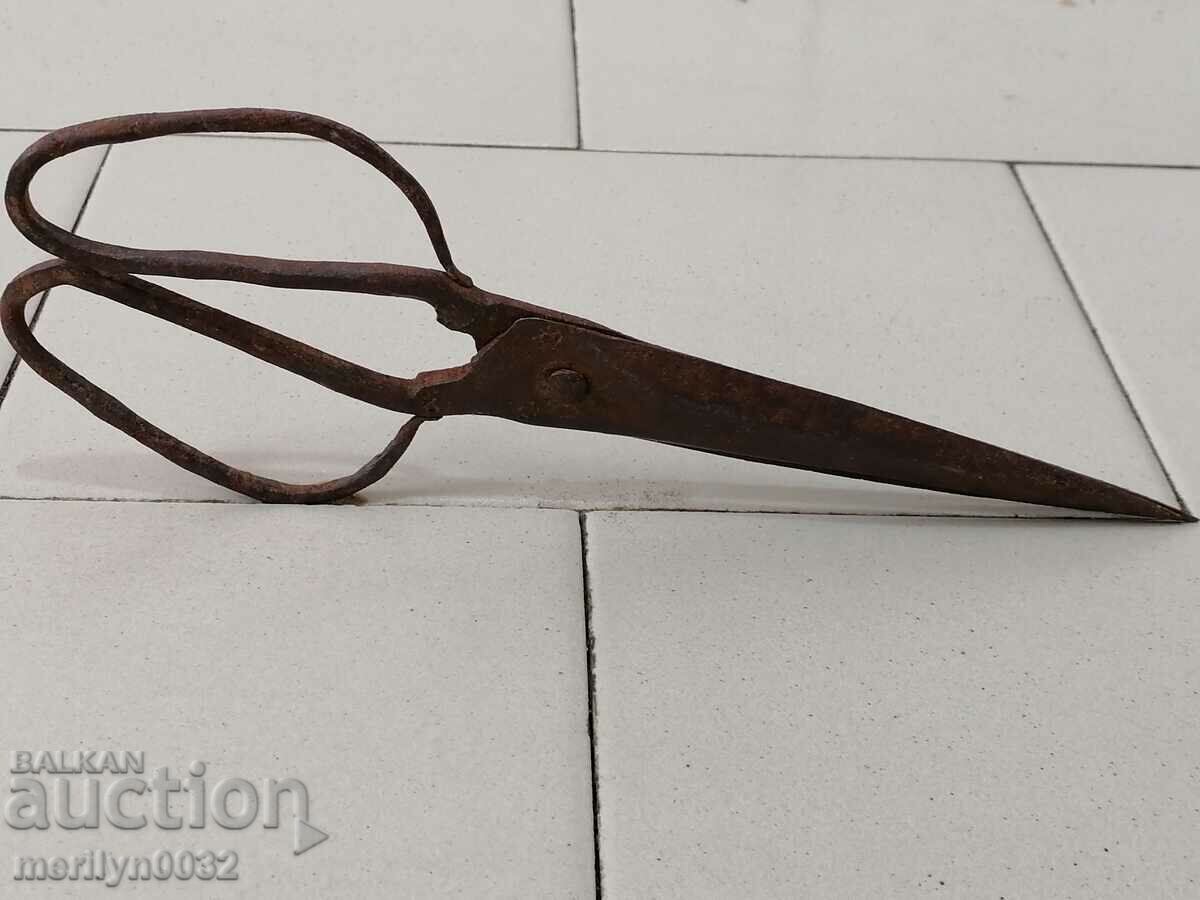 Vintage wrought iron scissors - 6 Vintage wrought iron scissors - 6