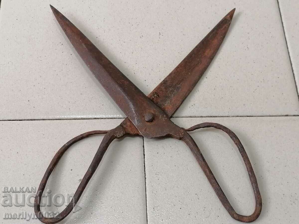 Vintage wrought iron scissors - 7 Vintage wrought iron scissors - 7