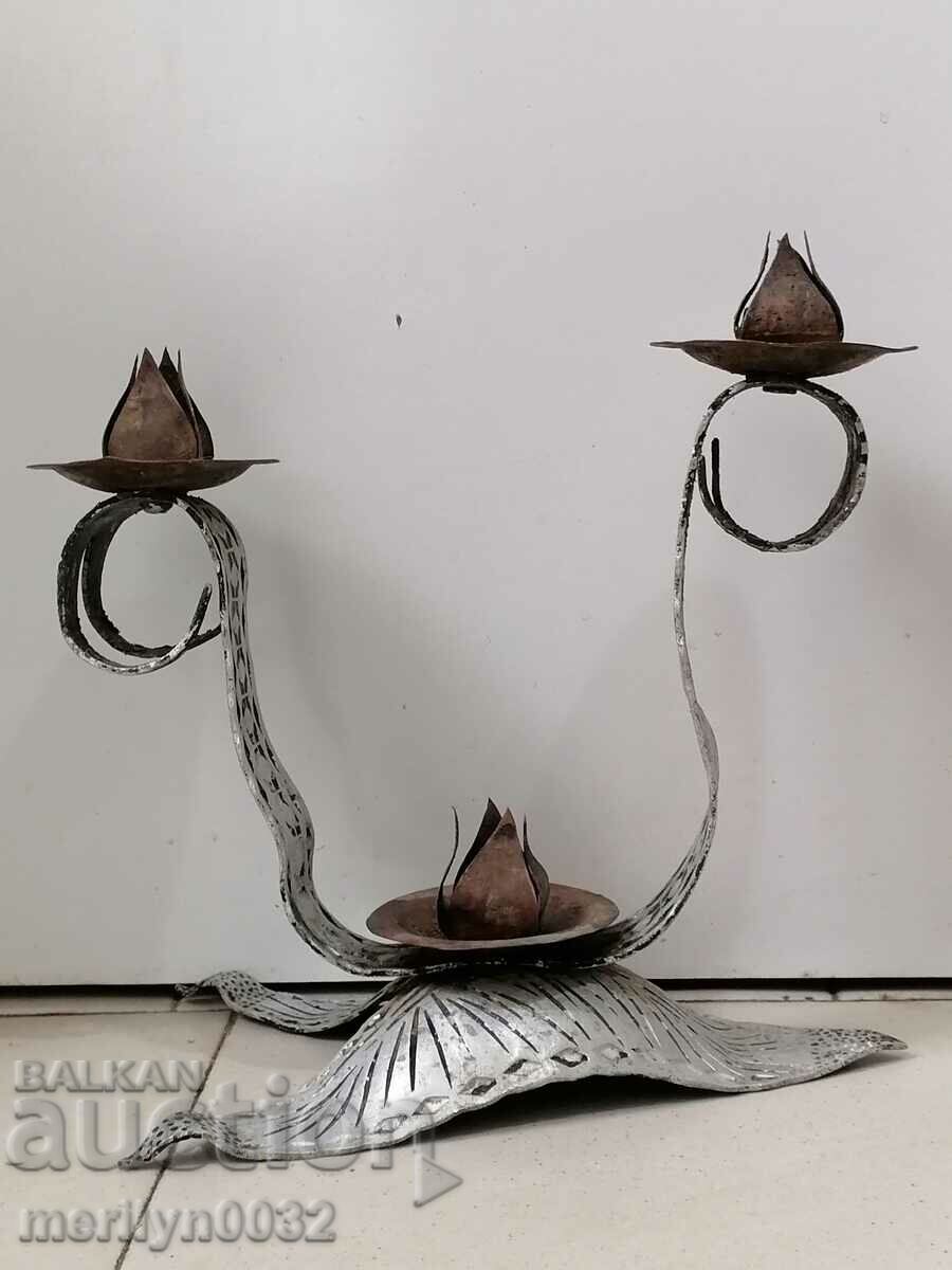 Vechi forjate lumânare sfeșnic cu preț 44.00 BGN | € 22.50 Vechi forjate lumânare sfeșnic cu preț 44.00 BGN | € 22.50