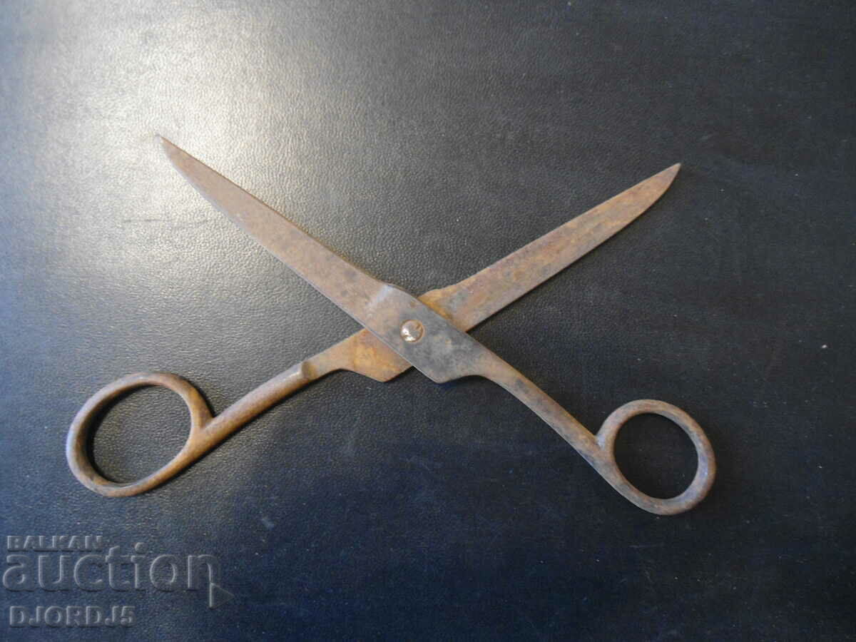 Old scissors marked with price 3.00 BGN | € 1.53 Old scissors marked with price 3.00 BGN | € 1.53