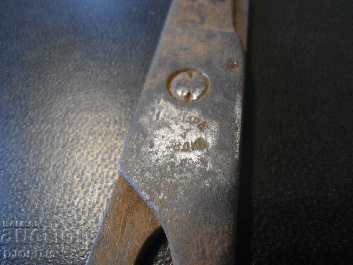 Auction Old scissors marked Auction Old scissors marked
