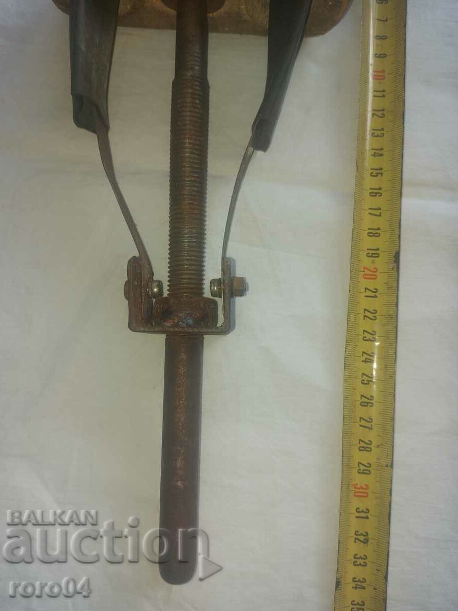 Auction  CAR CLAMP FOR OIL FILTER - DIY