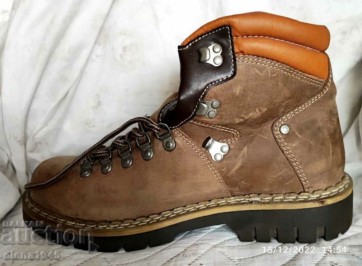 DOCKERS hiking boots