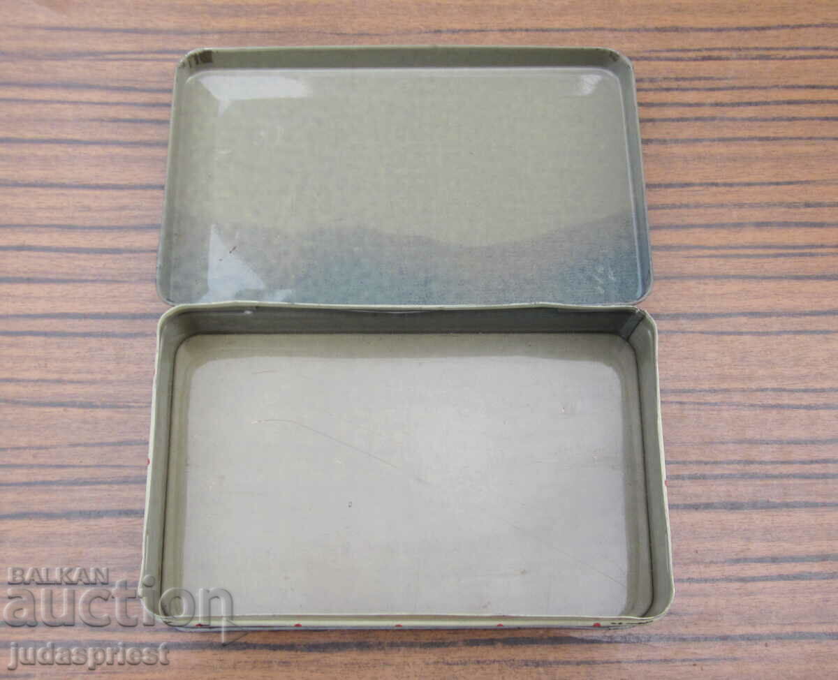 old Russian Soviet metal tin box with Kremlin - 6