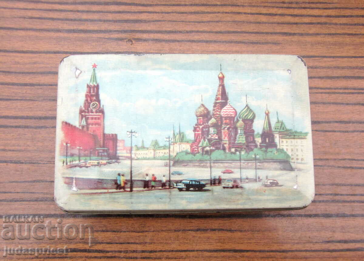 παλιό ρωσικό σοβιετικό μεταλλικό κουτί από κασσίτερο με Κρεμλίνο