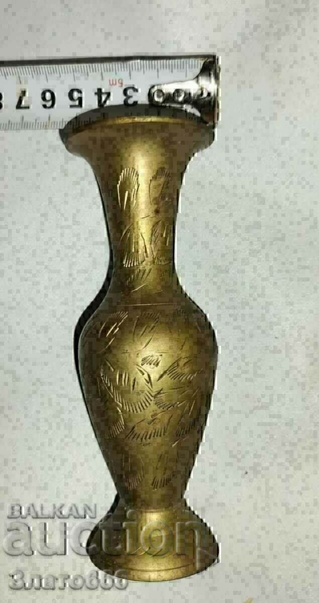 Delivery of Old brass vase Delivery of Old brass vase