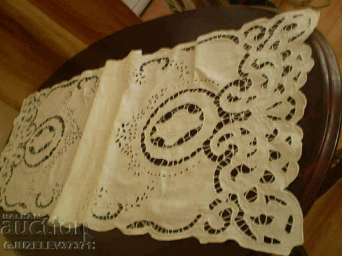 Table cover white cut embroidery 134 cm x 42 cm - 5