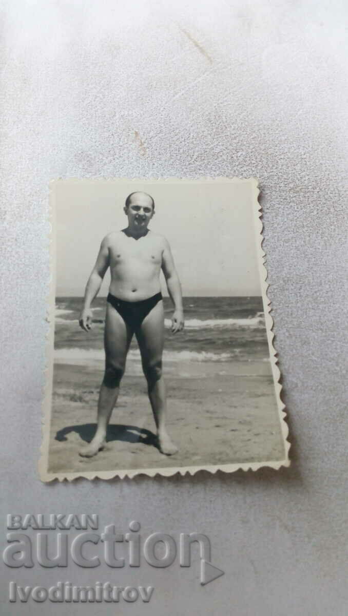 Fotografie Omul pe plajă