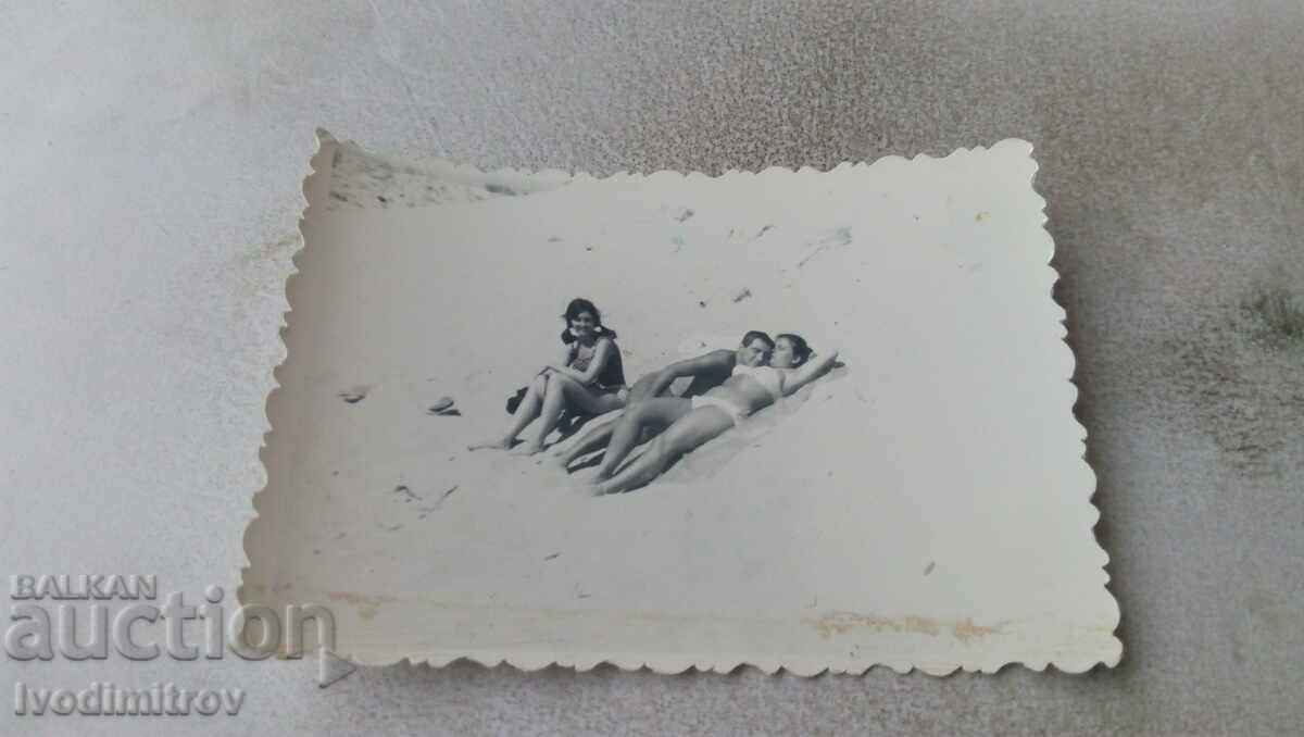 Photo Young man and two girls on the beach 1966