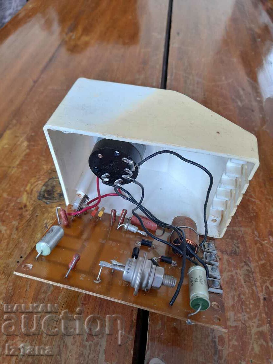 Vechiul regulator de tensiune PME 150 - 6 Vechiul regulator de tensiune PME 150 - 6