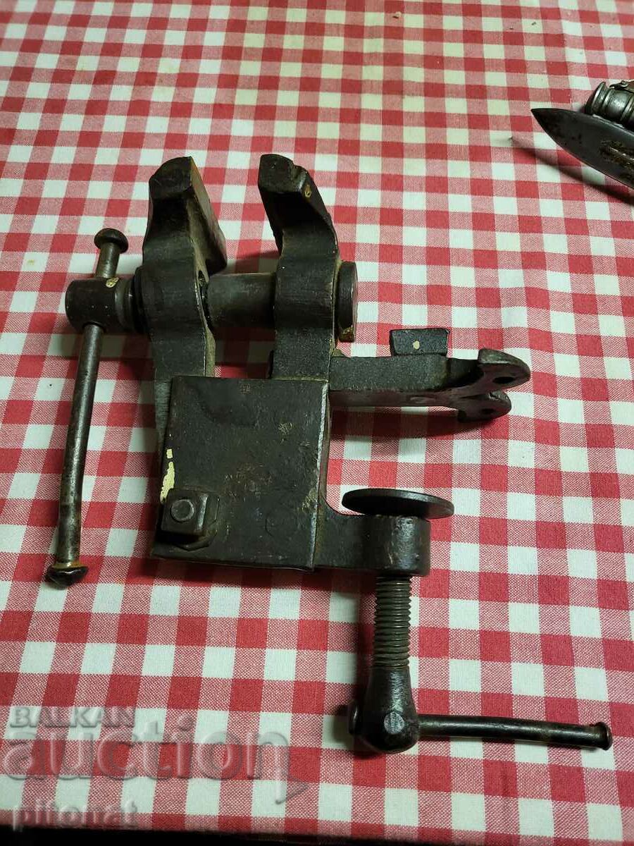 Authentic Wrought Goldsmith's Anvil Vise with price 215.00 BGN | € 109.93 Authentic Wrought Goldsmith's Anvil Vise with price 215.00 BGN | € 109.93