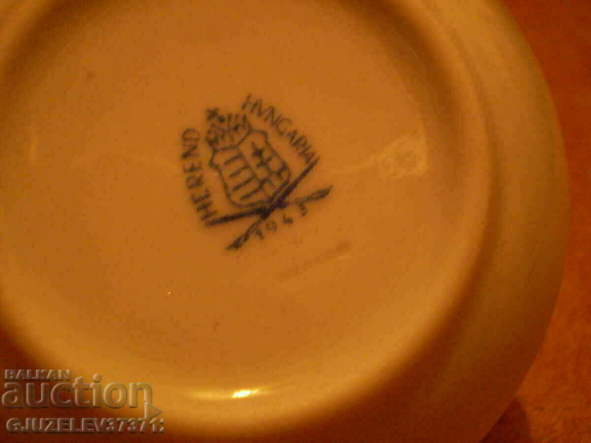 Auction 19th Century Small Painted Plate Porcelain HEREND HVNGARIA Auction 19th Century Small Painted Plate Porcelain HEREND HVNGARIA