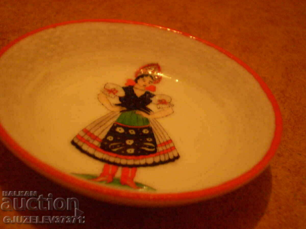 Delivery of 19th Century Small Painted Plate Porcelain HEREND HVNGARIA Delivery of 19th Century Small Painted Plate Porcelain HEREND HVNGARIA