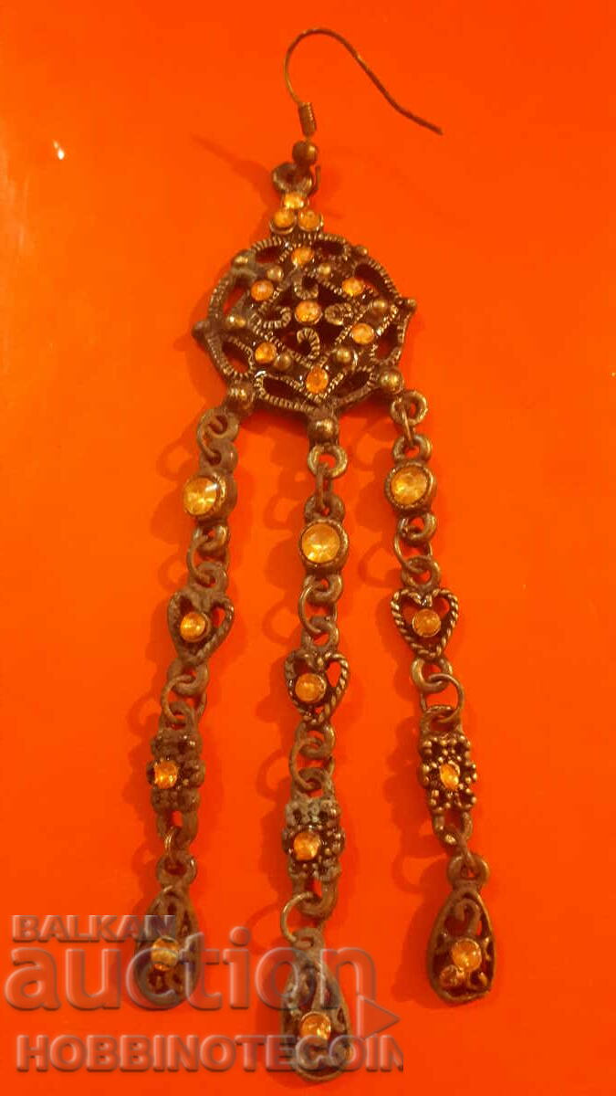 ANTIQUE EARRING WITH STONES AND PENDANTS