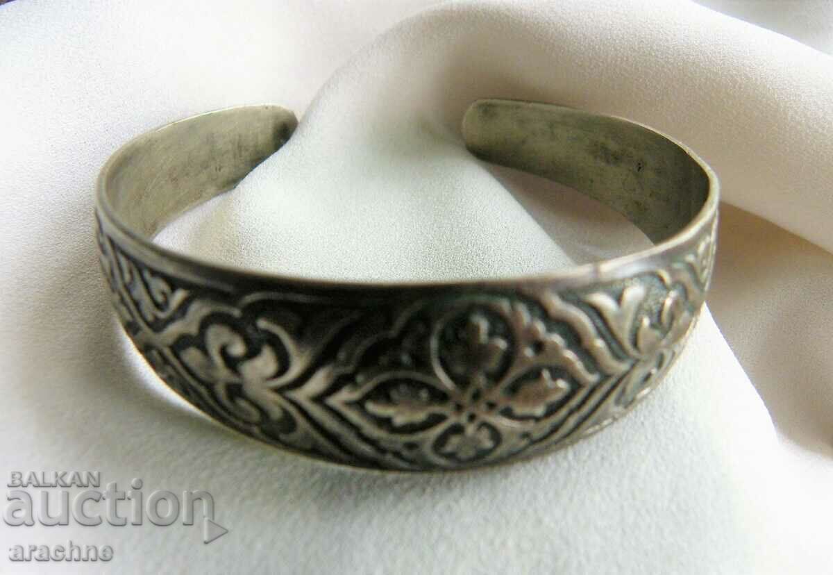 Brățară din argint Otoman Revival cu preț 150.00 BGN | € 76.69 Brățară din argint Otoman Revival cu preț 150.00 BGN | € 76.69