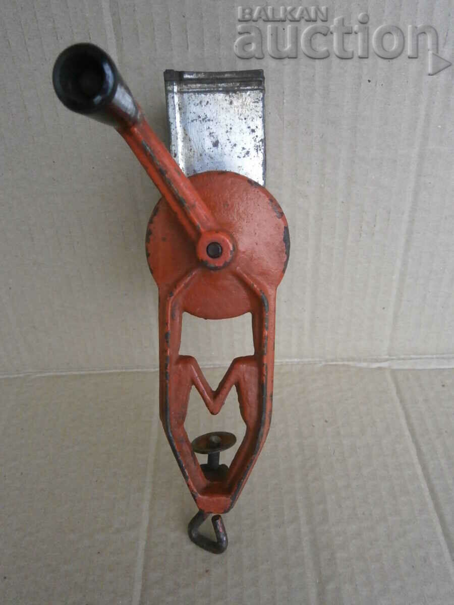 Auction mill mill for walnuts nuts vintage TPK IZGREV Plovdiv Auction mill mill for walnuts nuts vintage TPK IZGREV Plovdiv