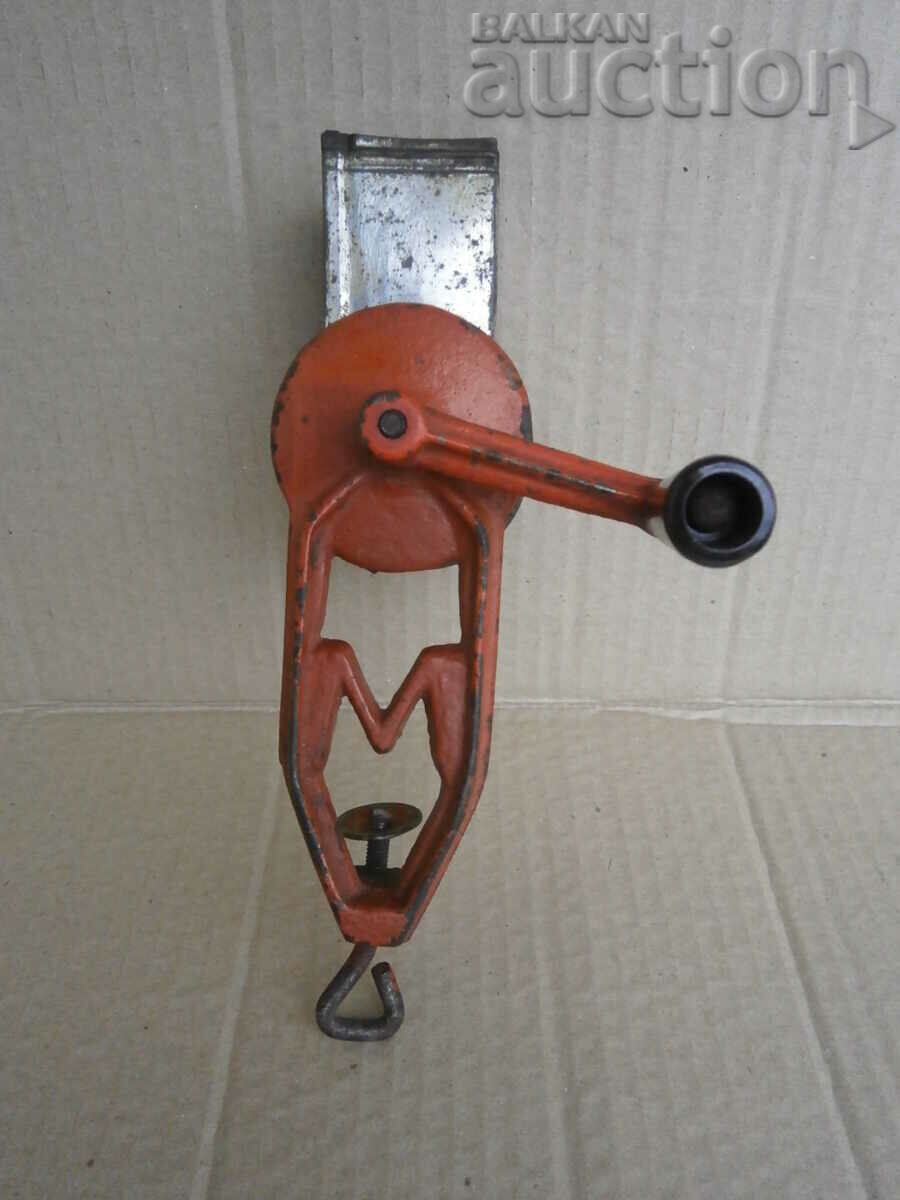 Delivery of mill mill for walnuts nuts vintage TPK IZGREV Plovdiv Delivery of mill mill for walnuts nuts vintage TPK IZGREV Plovdiv