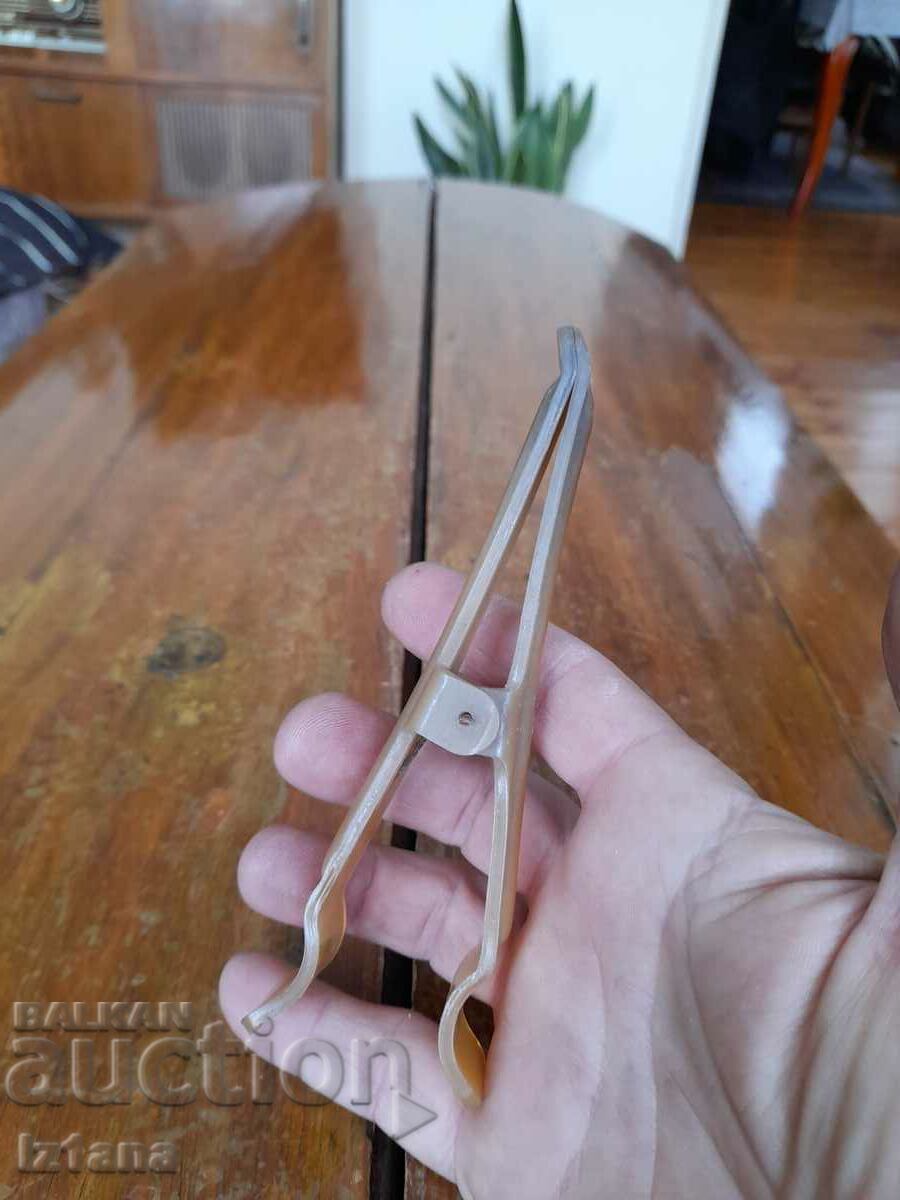 Pinch fotografice vechi cu preț 10.00 BGN | € 5.11 Pinch fotografice vechi cu preț 10.00 BGN | € 5.11