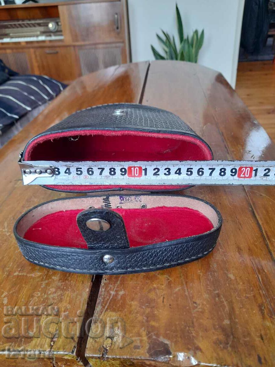 Delivery of Old binocular case Delivery of Old binocular case