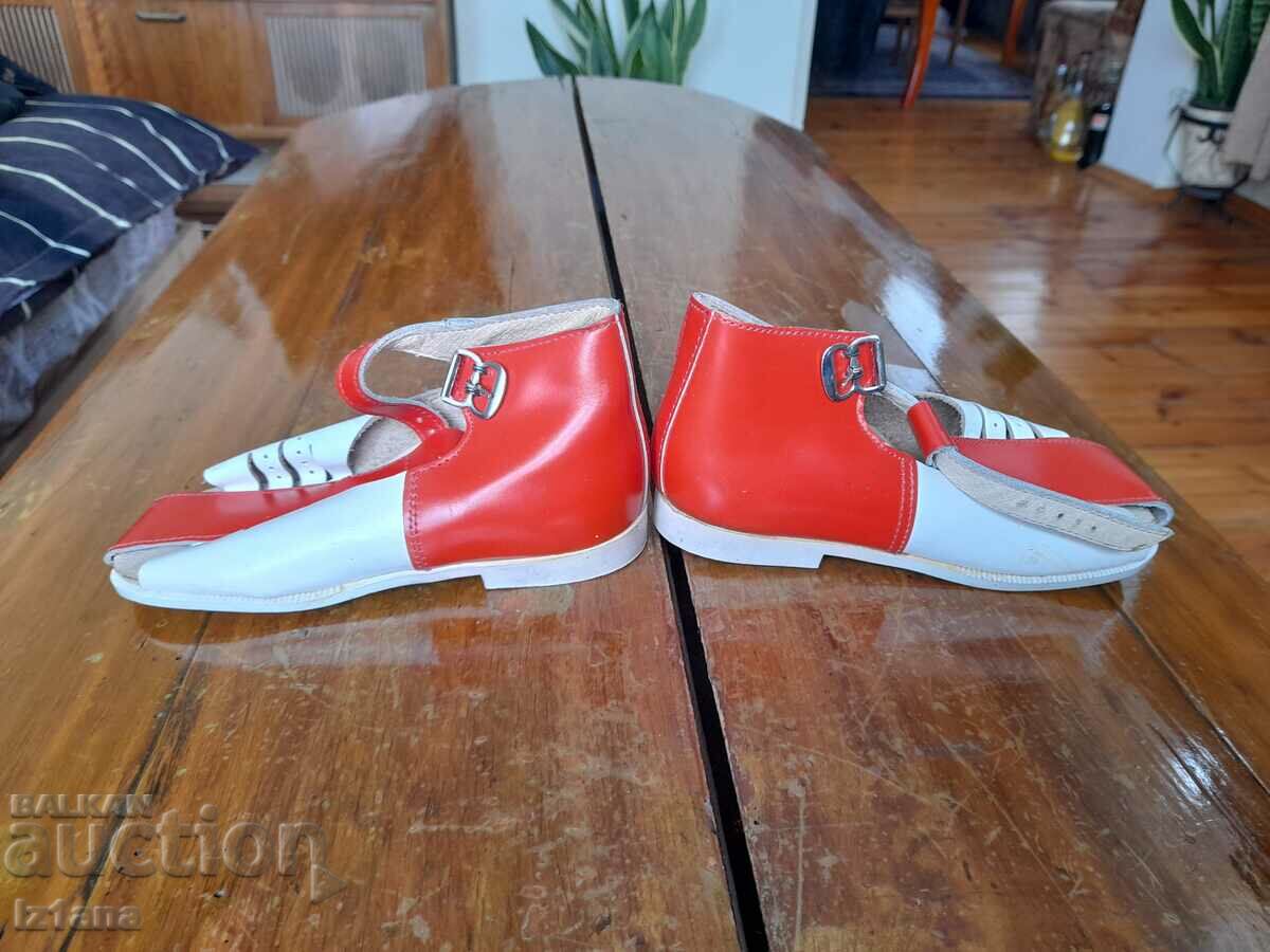 Livrarea încălțămintea pentru copii bătrâni