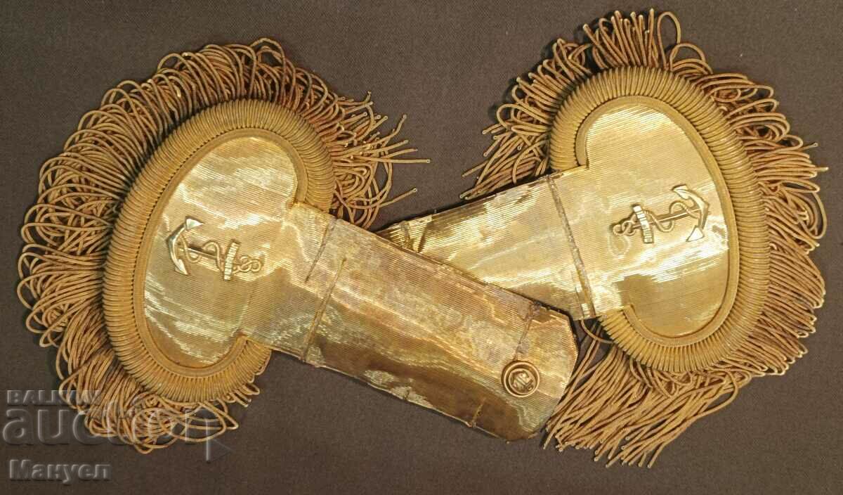 Delivery of I am selling old naval officer epaulettes. Delivery of I am selling old naval officer epaulettes.