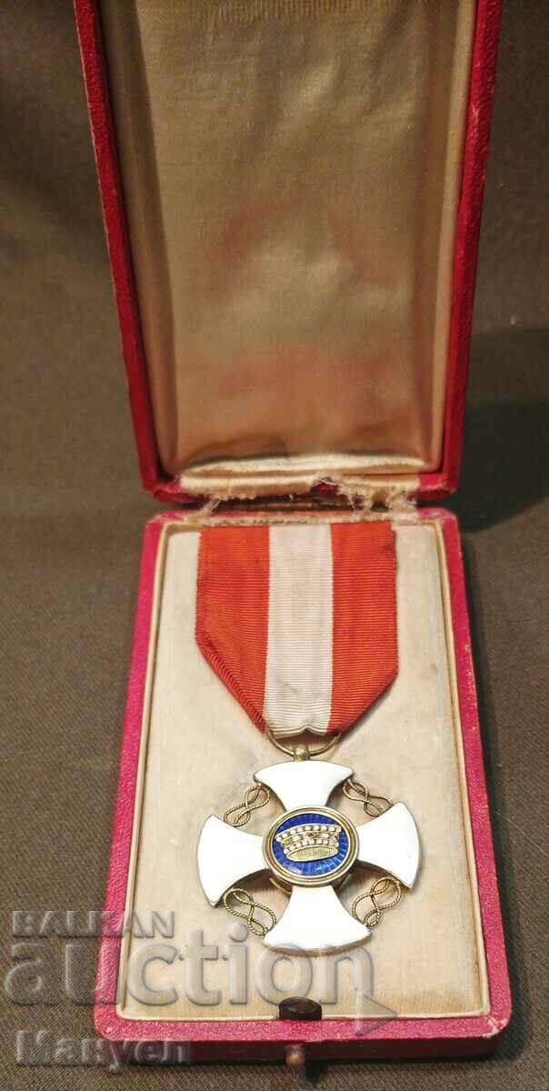 "Order of the Crown" 5th century, gold with box. - 6