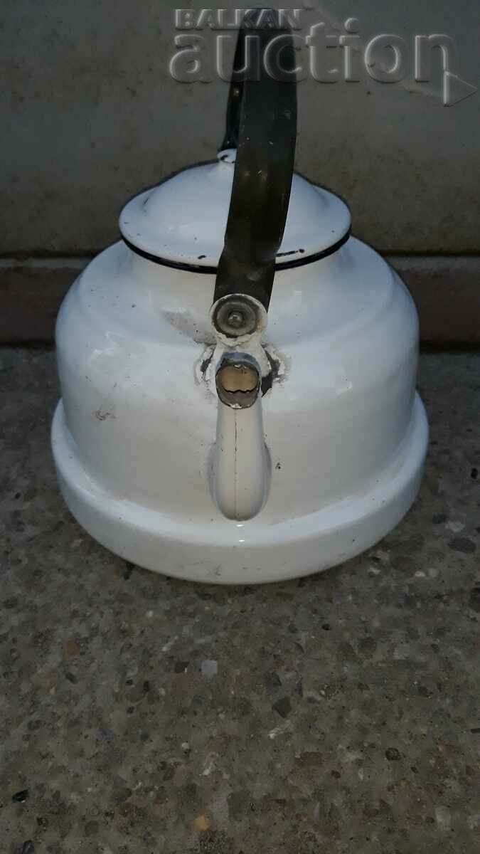 retro vintage primitive kettle OBORISHTE 1966 with price 31.00 BGN | € 15.85 retro vintage primitive kettle OBORISHTE 1966 with price 31.00 BGN | € 15.85