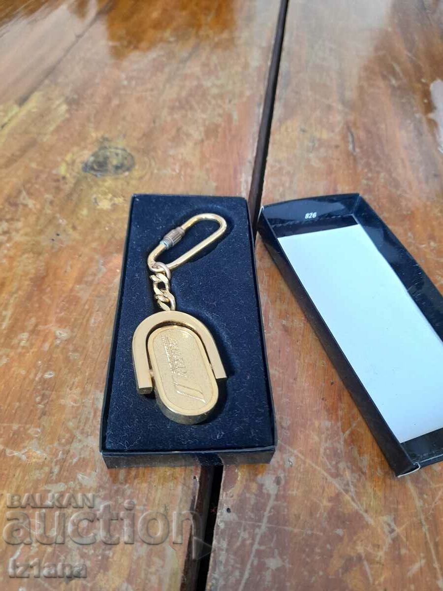 Breloc vechi BGA Balkan, Balkan cu preț 30.00 BGN | € 15.34 Breloc vechi BGA Balkan, Balkan cu preț 30.00 BGN | € 15.34