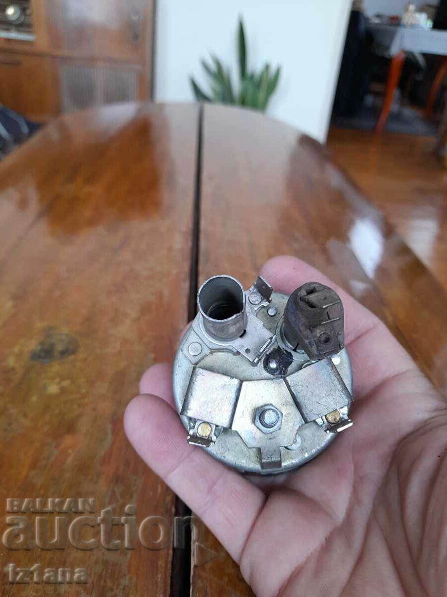 Delivery of Old car temperature appliance Delivery of Old car temperature appliance