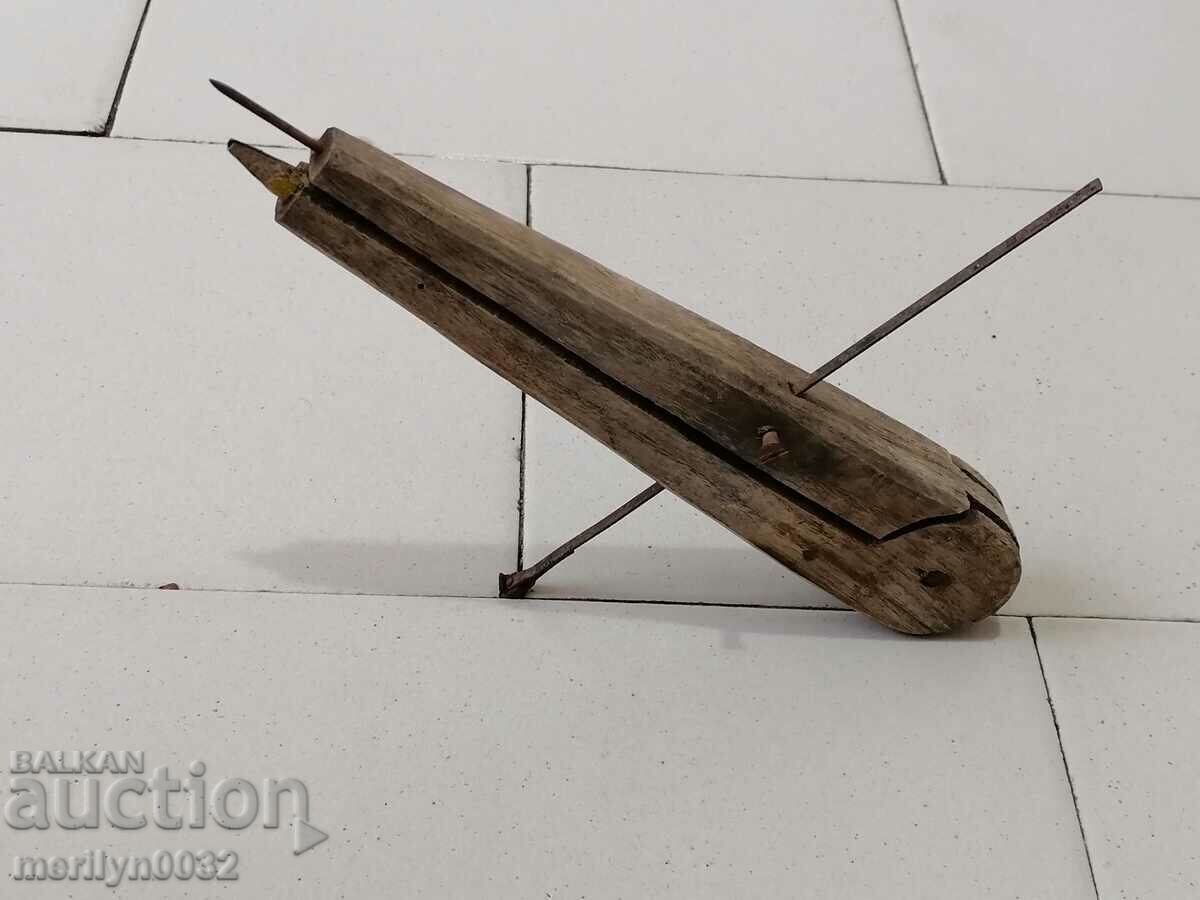 Auction Old carpentry, wood, wooden, primitive Auction Old carpentry, wood, wooden, primitive