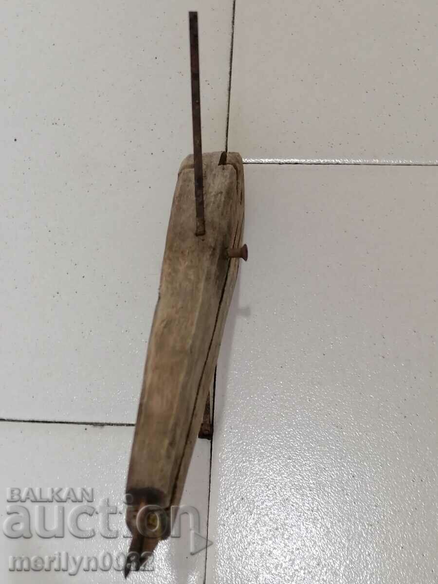 Delivery of Old carpentry, wood, wooden, primitive Delivery of Old carpentry, wood, wooden, primitive