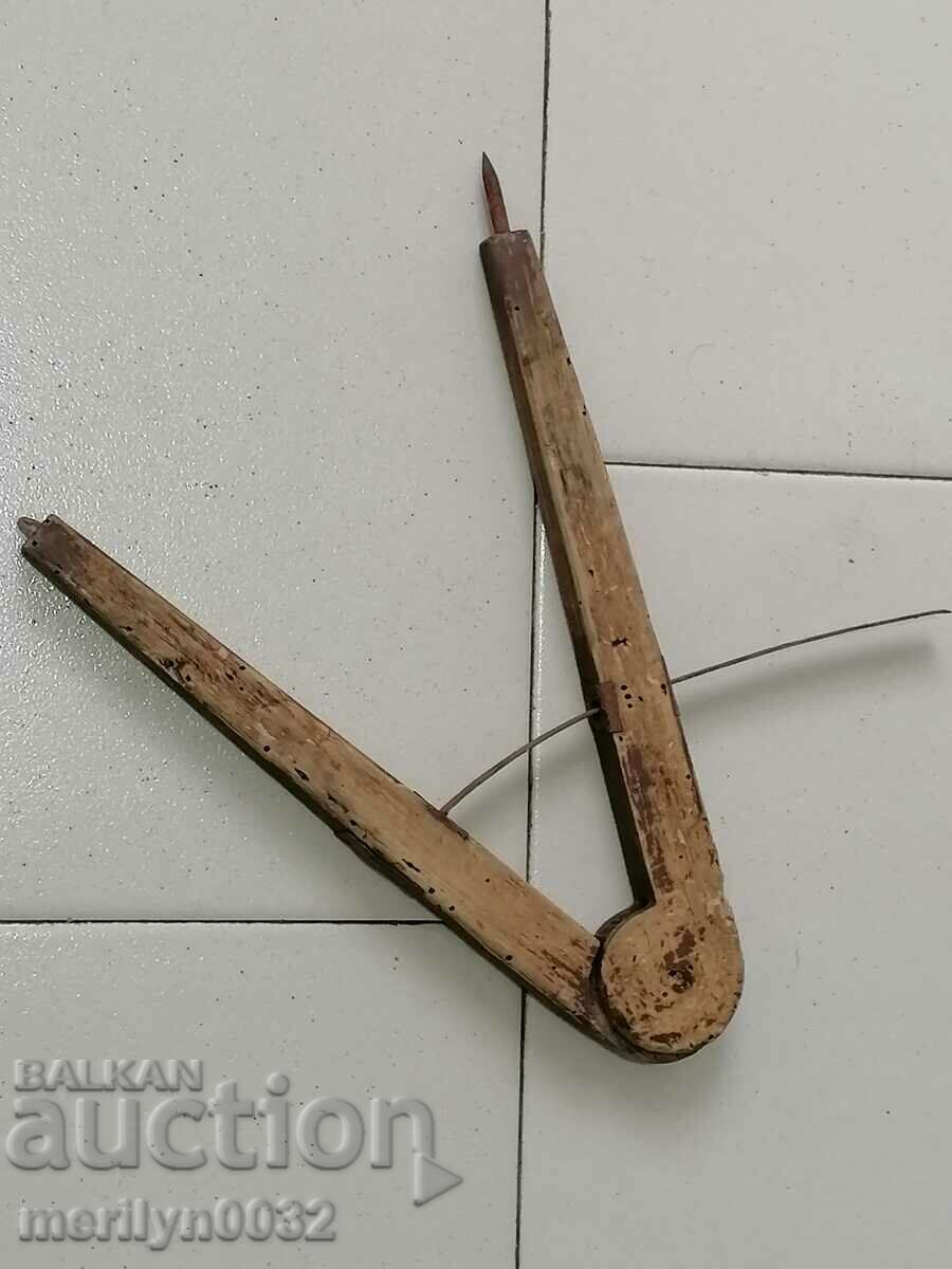 Παράδοση Παλιά ξυλουργός πυξίδα Chertok, ξύλο, πρωτόγονη Παράδοση Παλιά ξυλουργός πυξίδα Chertok, ξύλο, πρωτόγονη